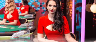 Antarmuka aplikasi elang spin menampilkan permainan slot dan menu navigasi mobile